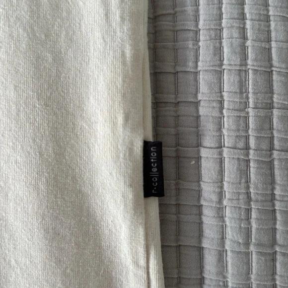 R Collection T Shirt with Blue Dolphin Print with ‘Family is the Best’ Sz XL - Picture 4 of 6